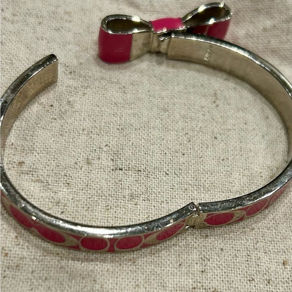 Coach clasp closure bangle bracelet - Picture 2 of 7
